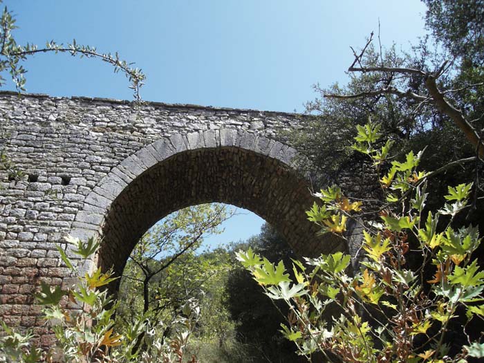 To gefiri tis Gouvias