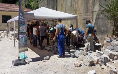 Στόχος του 2ου Εργαστηρίου (29 Ιουλίου - 5 Αυγούστου) η λειτουργία της Σχολής μαθητείας της τέχνης της πέτρας