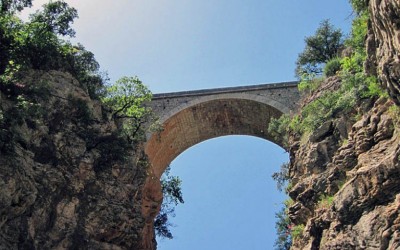 Αίτημα των Ανθέων της Πέτρας προς την Περιφέρεια για τη διάσωση 15 παραδοσιακών γεφυριών της Πελοποννήσου