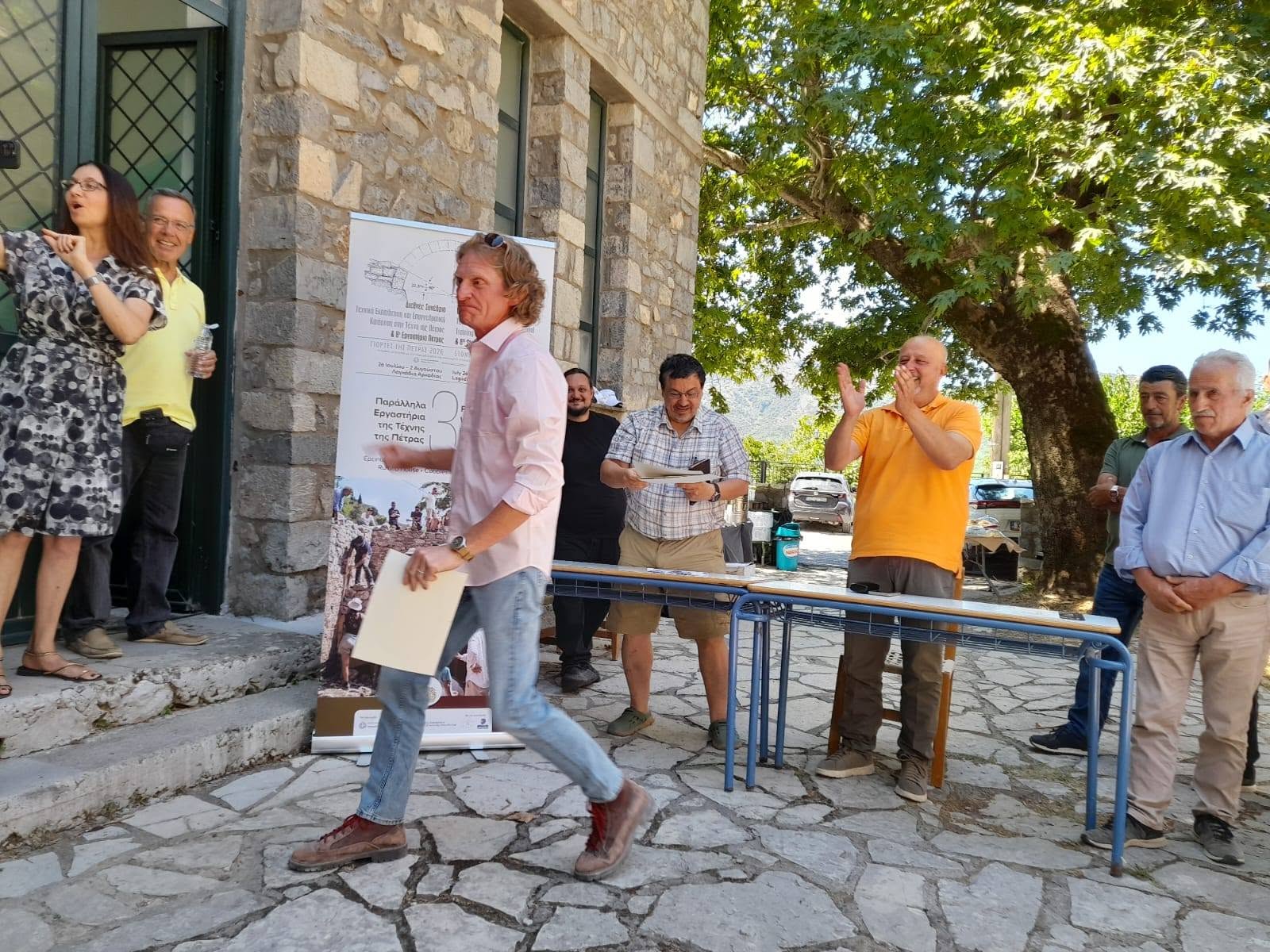 Η επίδοση των πιστοποιητικών στους εκπαιδευόμενους